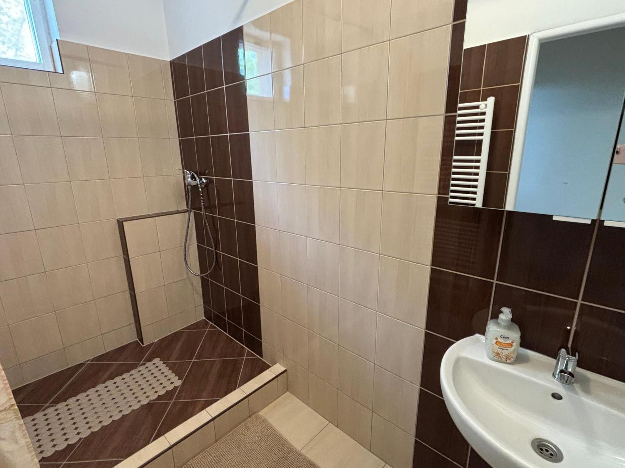 Apartmanovy Dom Grand Sturovo Ngoại thất bức ảnh